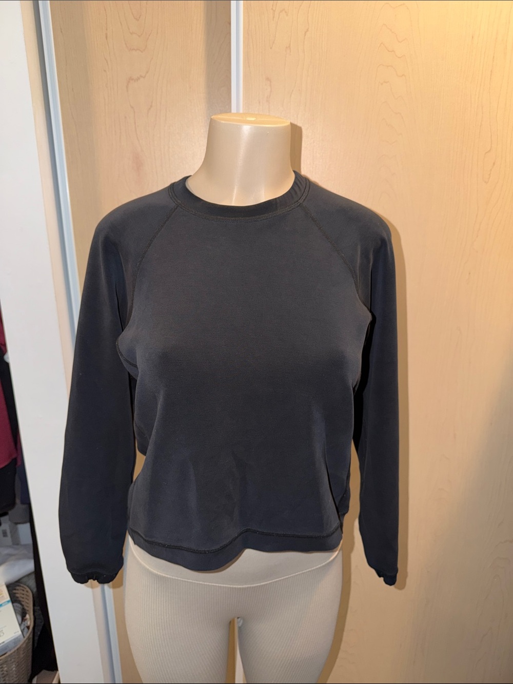 NUX Los Angeles Black Crewneck Top size small